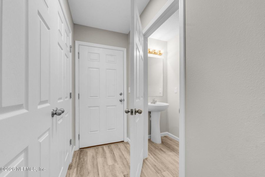 Spacious, unfurnished interior of a new home in , Jacksonville (Image 28).