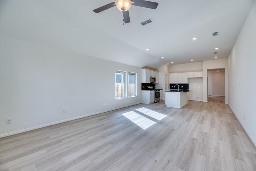 Spacious, unfurnished interior of a new home in Aldeana - Tejas Collection, Bonney (Image 18).