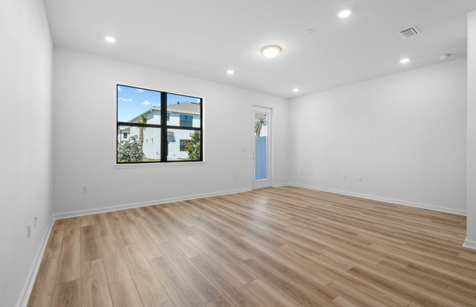 Spacious, unfurnished interior of a new home in Camellia, Stuart (Image 16).
