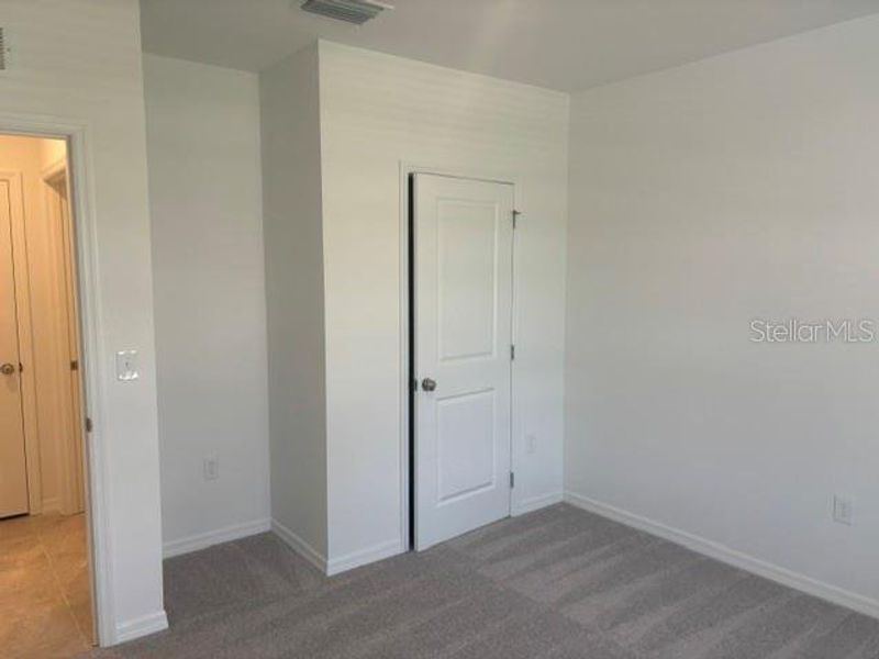 Spacious, unfurnished interior of a new home in Solena, North Fort Myers (Image 26).