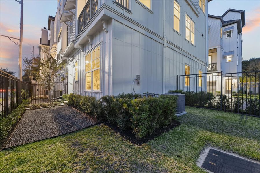 Private and Gated Yard Space Private and Gated Yard Space