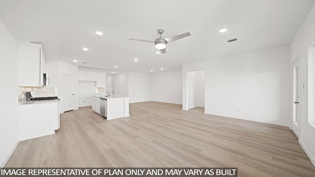 Spacious, unfurnished interior of a new home in Sunterra Lakes, Brookshire (Image 13).