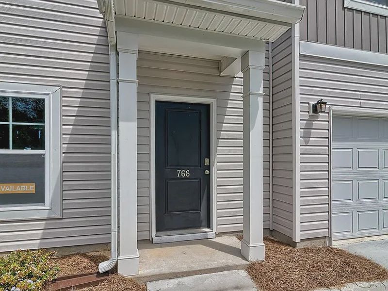 Exterior details and patio area of a home in Emanuel Creek, West Columbia (Image 2).