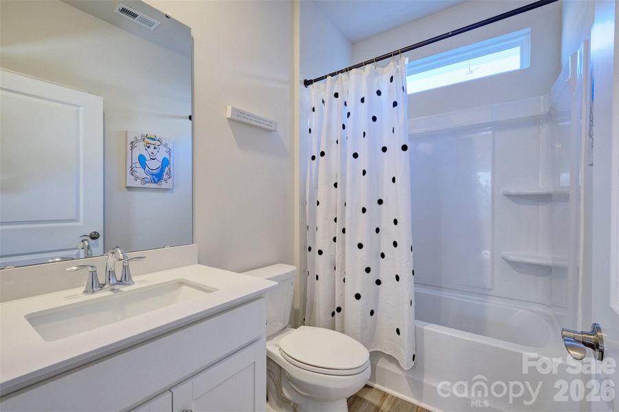 Furnished interior view inside a new home in Elizabeth, Fort Mill (Image 11).