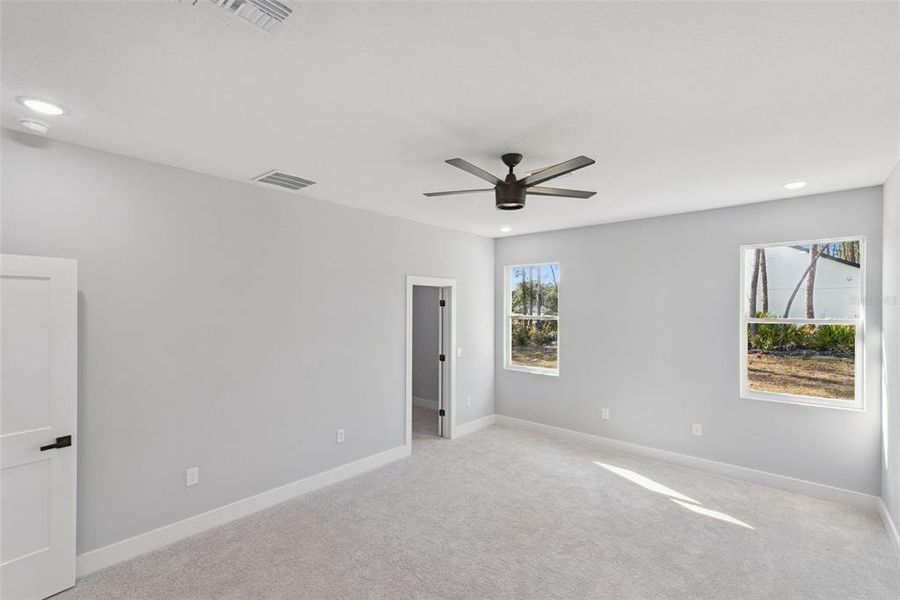 Spacious, unfurnished interior of a new home in , Eustis (Image 30).