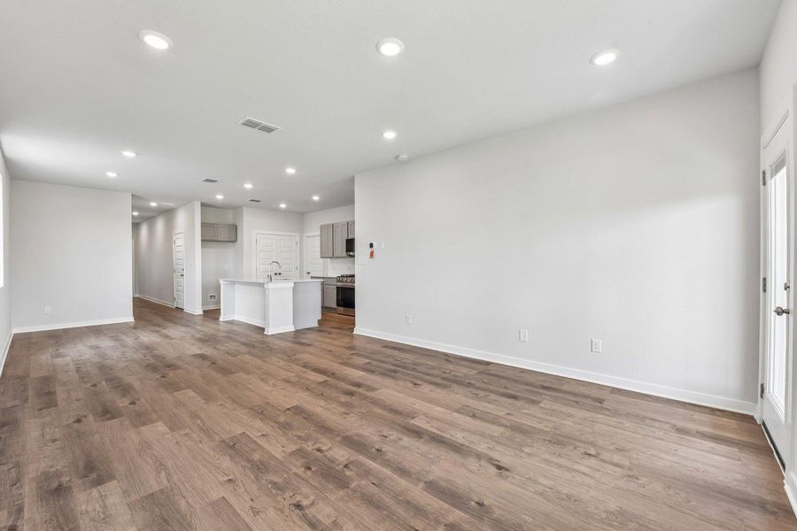 Spacious, unfurnished interior of a new home in Trinity Ranch, Elgin (Image 26).