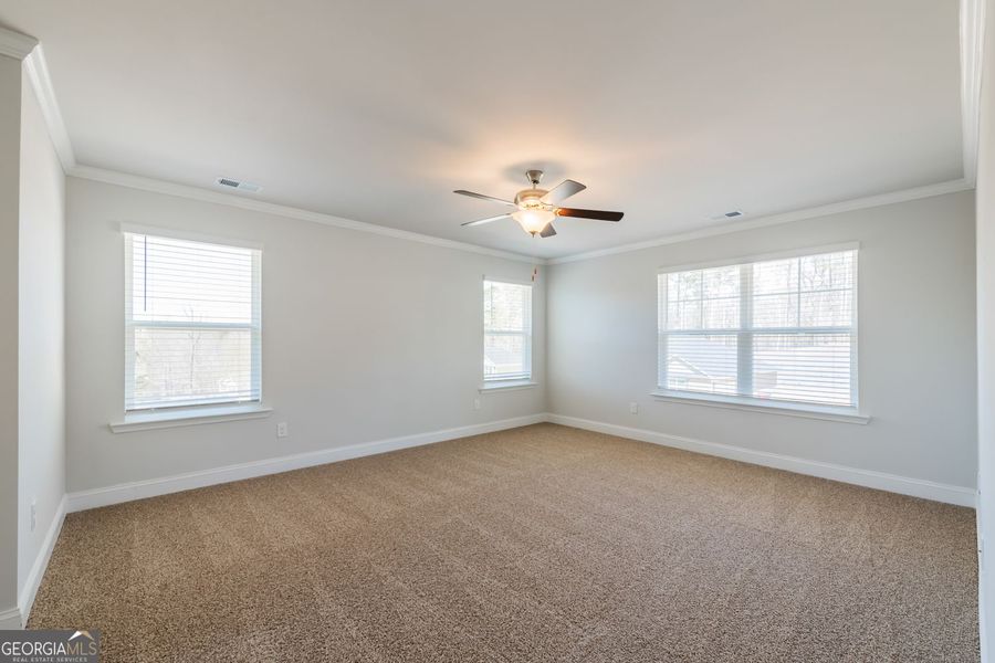 Spacious, unfurnished interior of a new home in Carson's Walk, Macon (Image 20).