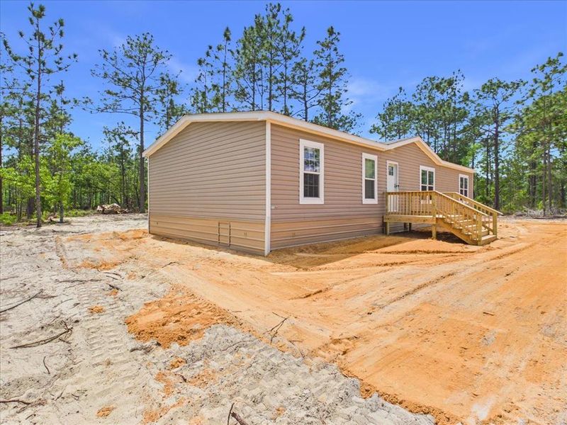 Exterior details and patio area of a home in , Hawthorne (Image 24).