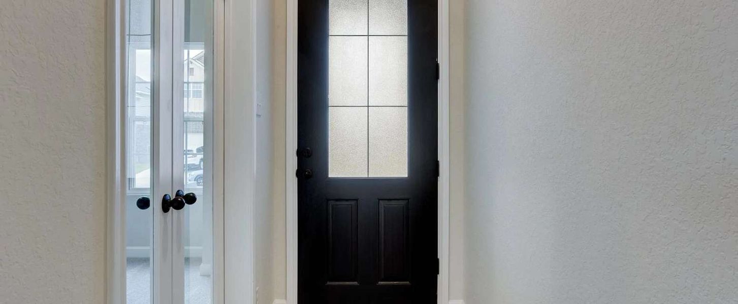 Representative interior finishes for a home built from the Sycamore by Ashton Woods in Arcadia Ridge, San Antonio (Image 13).