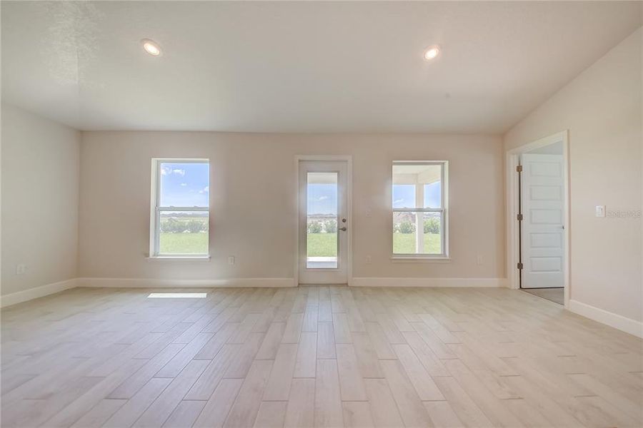 Spacious, unfurnished interior of a new home in Aviary at Rutland Ranch, Parrish (Image 7).