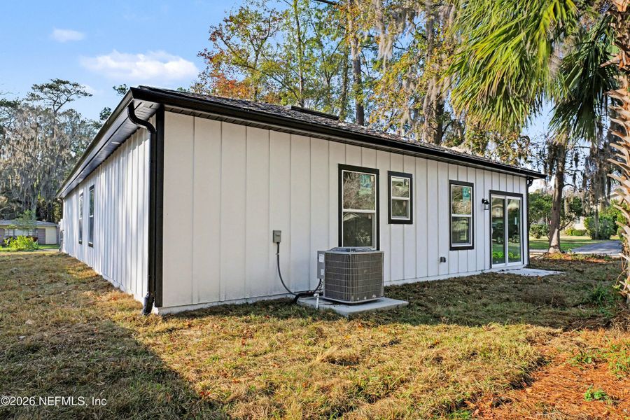 Exterior details and patio area of a home in , Jacksonville (Image 4).