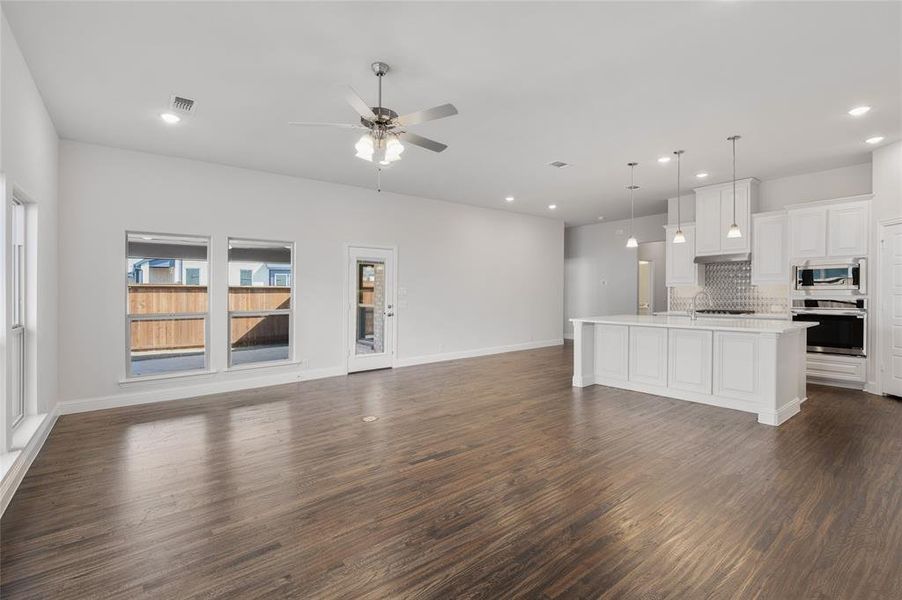 Spacious, unfurnished interior of a new home in Creekview Meadows, Pilot Point (Image 16).