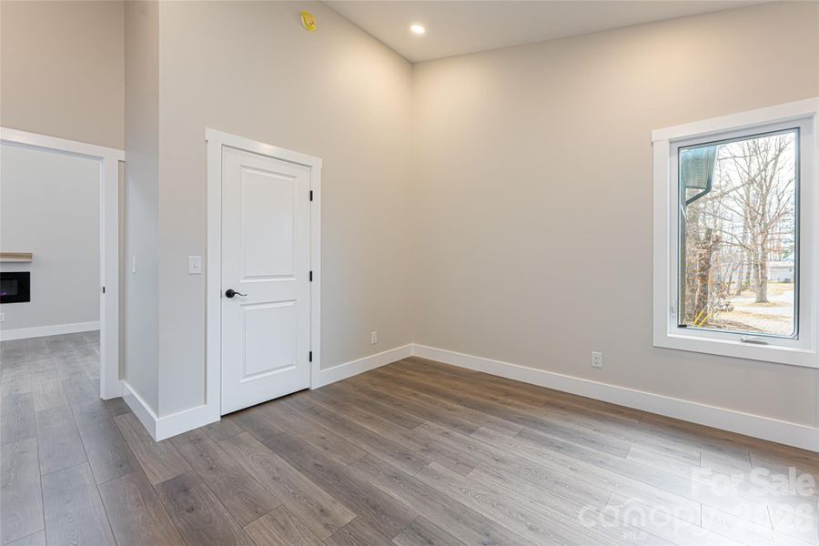 Right Wing-1st bedroom