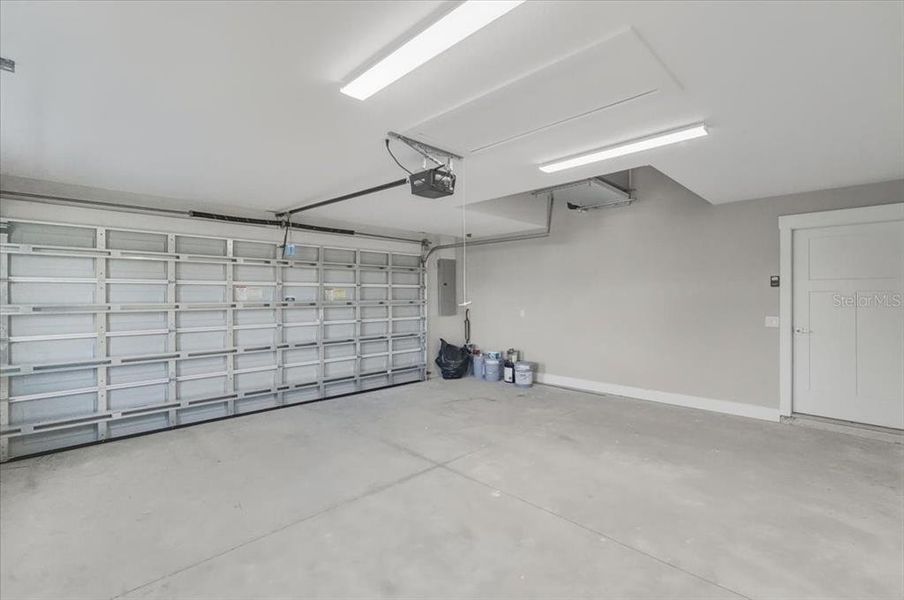 Spacious, unfurnished interior of a new home in , Hernando (Image 19).