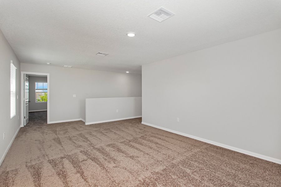 Spacious, unfurnished interior of a new home in Two Rivers, Zephyrhills (Image 20).