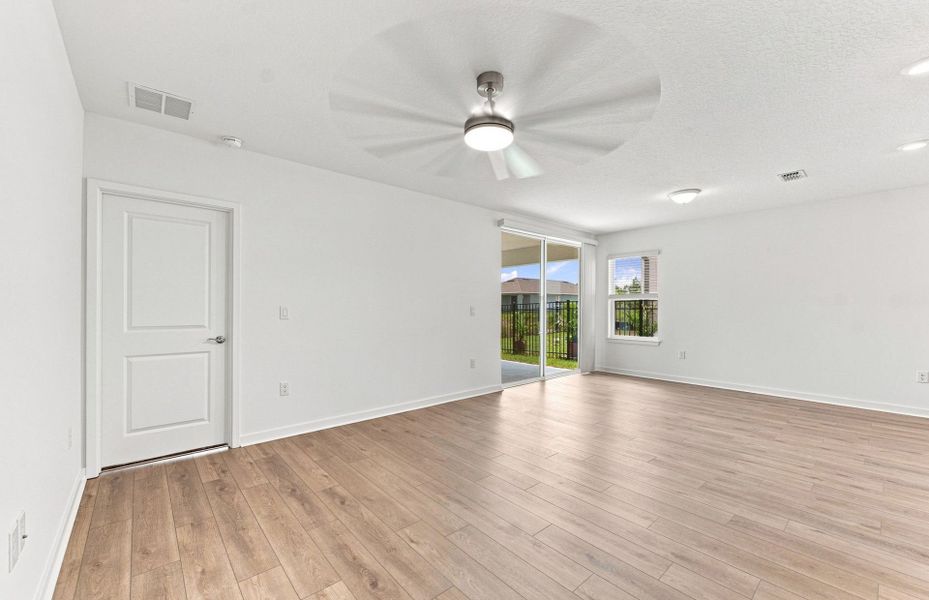 Spacious, unfurnished interior of a new home in Twisted Oaks, Wildwood (Image 15). Spacious, unfurnished interior of a new home in Twisted Oaks, Wildwood (Image 15).