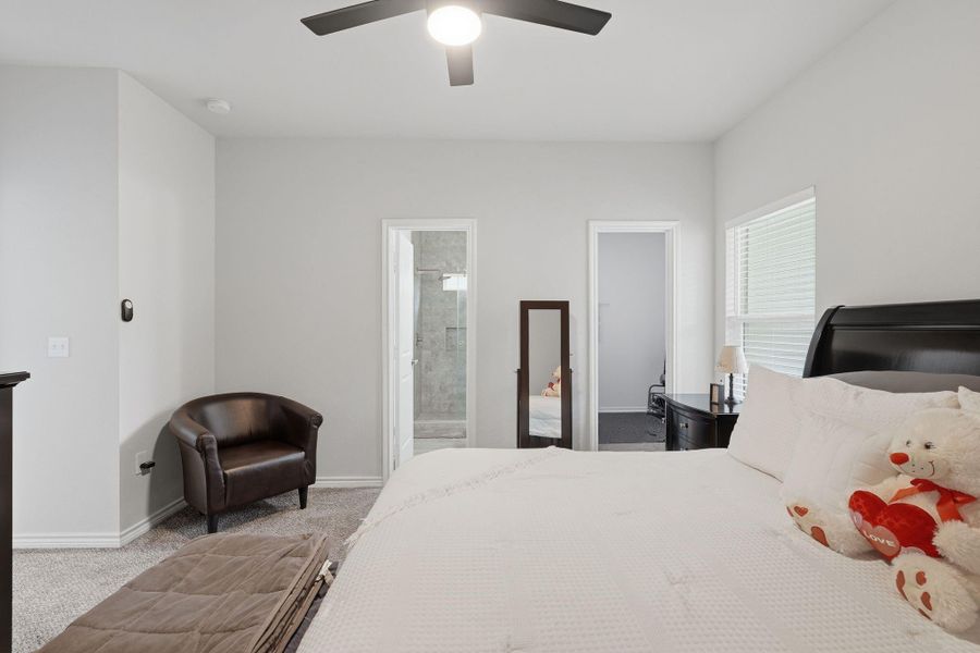 Furnished interior view inside a new home in Arrowhead Lakes, Willis (Image 16).