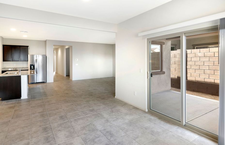 Spacious, unfurnished interior of a new home in Copper Falls, Buckeye (Image 19).