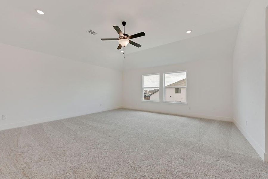 Spacious, unfurnished interior of a new home in Tavolo Park, Fort Worth (Image 26).