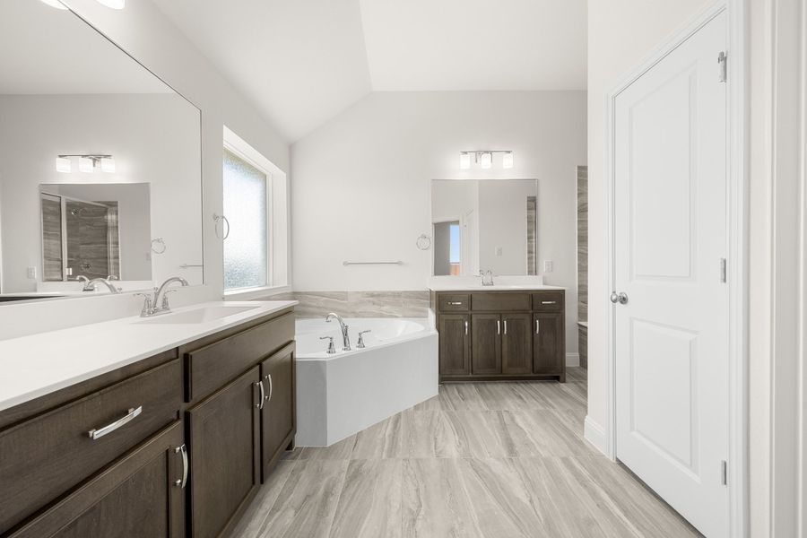 Furnished interior view inside a new home in Myrtle Creek, Waxahachie (Image 13).