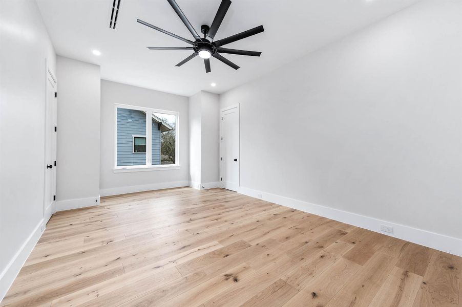 Spacious, unfurnished interior of a new home in , Houston (Image 24).