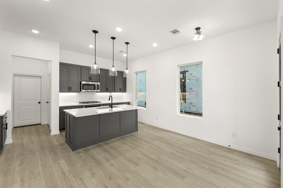 05. 717 Kerrville - Dining 05. 717 Kerrville - Dining