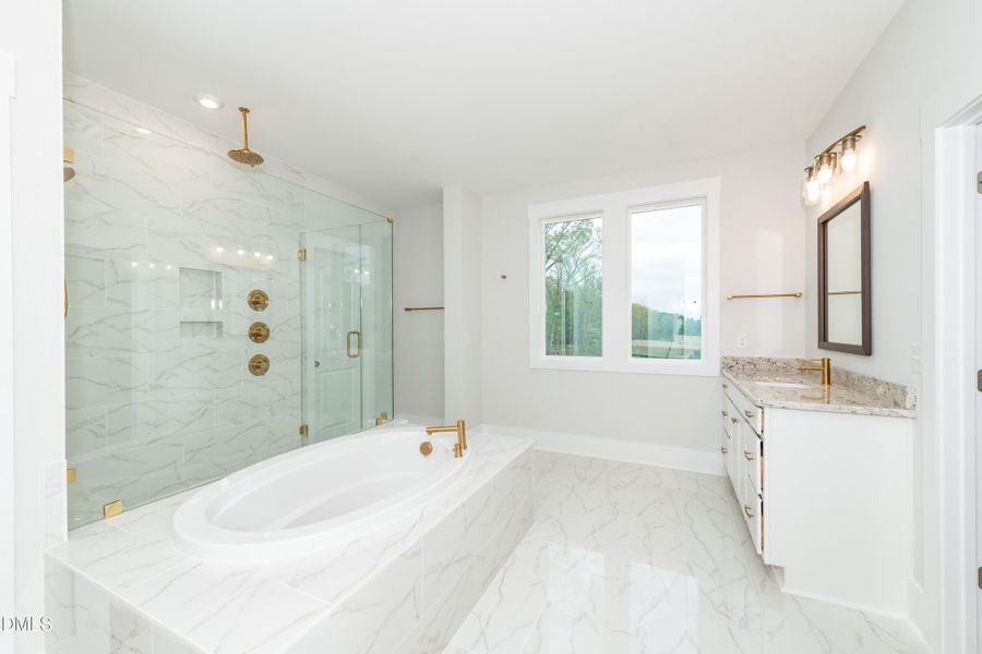 WFDS-0006-00_Champlain A_Primary Bath WFDS-0006-00_Champlain A_Primary Bath