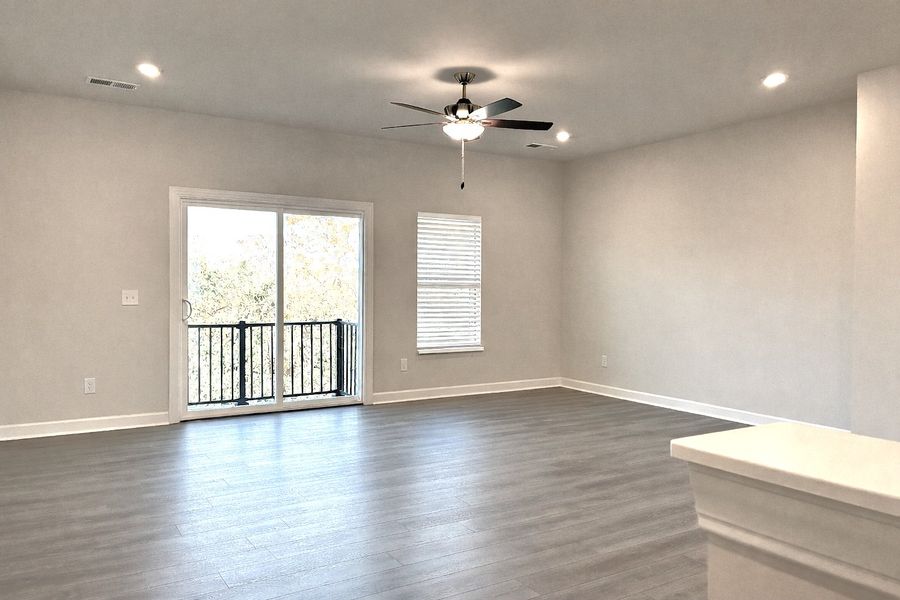 Spacious, unfurnished interior of a new home in Holly View, Greenville (Image 11).