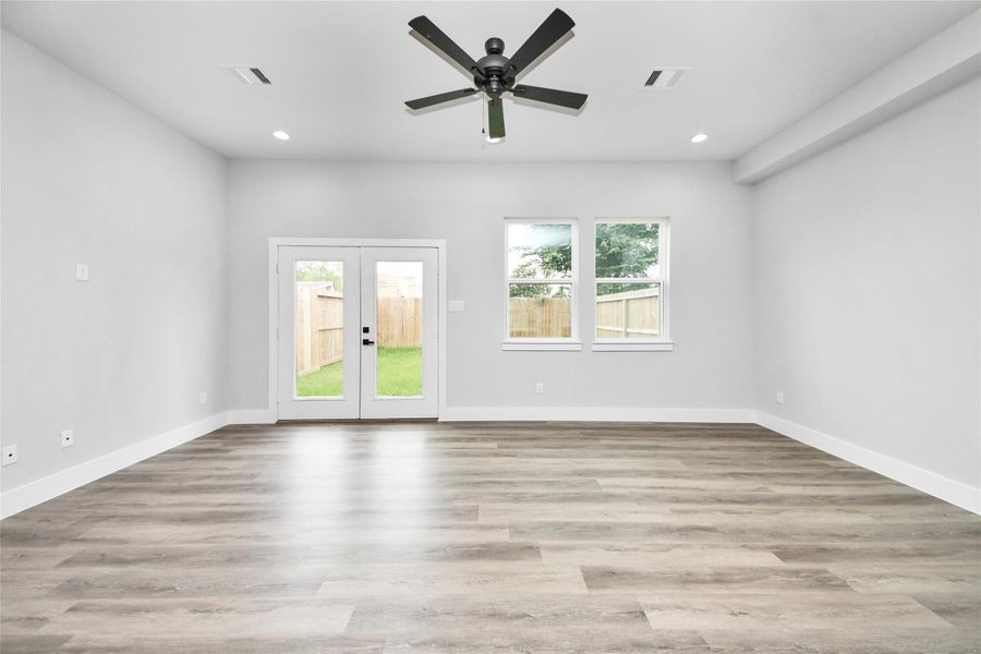 Spacious, unfurnished interior of a new home in , Houston (Image 31).
