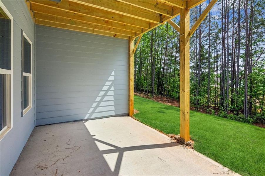 Exterior details and patio area of a home in Traditions of Braselton, Jefferson (Image 19).