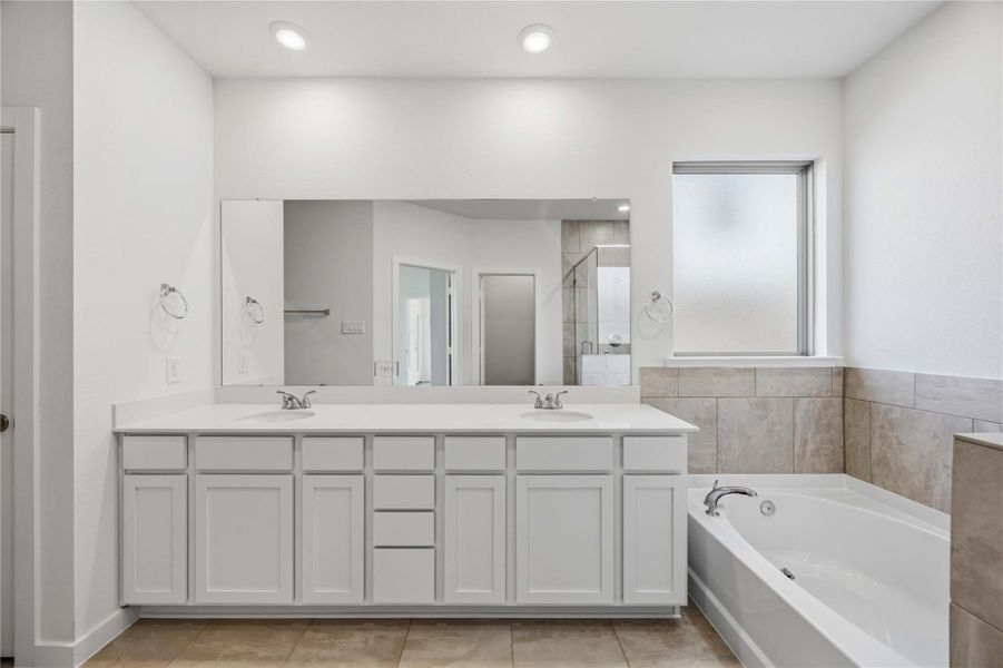 Furnished interior view inside a new home in La Segarra 40', Brookshire (Image 10). Furnished interior view inside a new home in La Segarra 40', Brookshire (Image 10).
