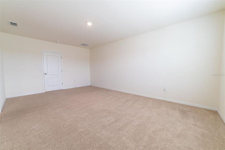 Spacious, unfurnished interior of a new home in , Harmony (Image 26).