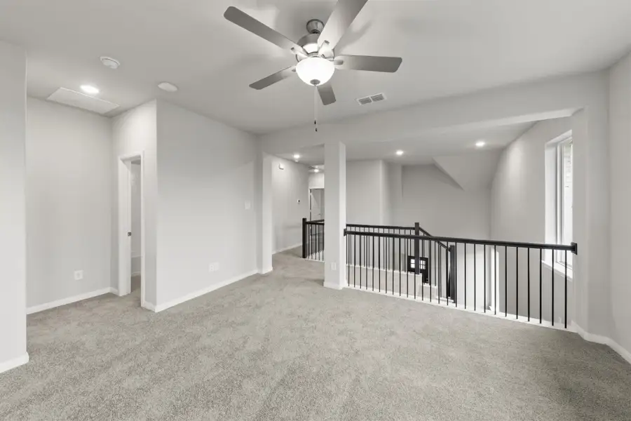 Representative unfurnished interior of a home built from the Fairmont by Pacesetter Homes in Sutton Fields, Celina (Image 19).