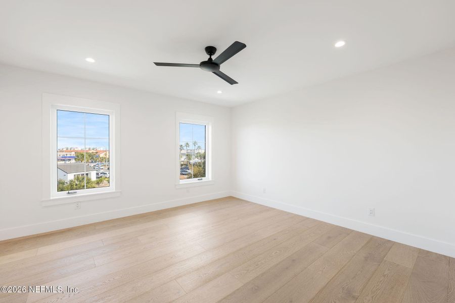 Spacious, unfurnished interior of a new home in , Jacksonville Beach (Image 21).