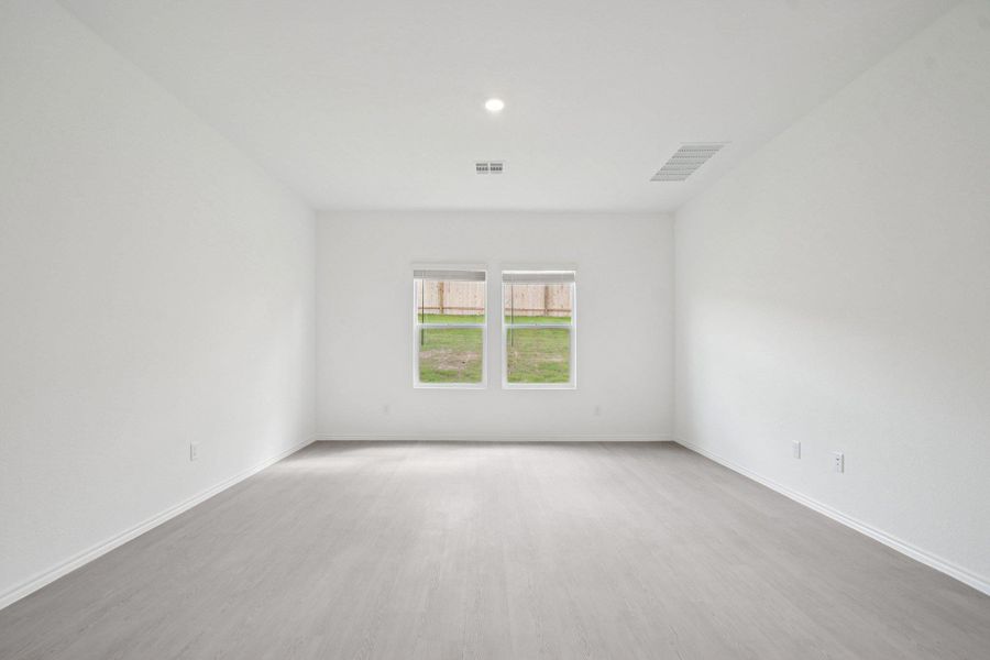 Spacious, unfurnished interior of a new home in Clayton Ranch, Copperas Cove (Image 15).