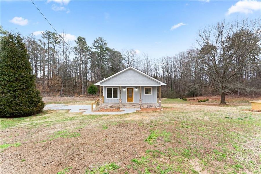 Exterior details and patio area of a home in , Gainesville (Image 24).