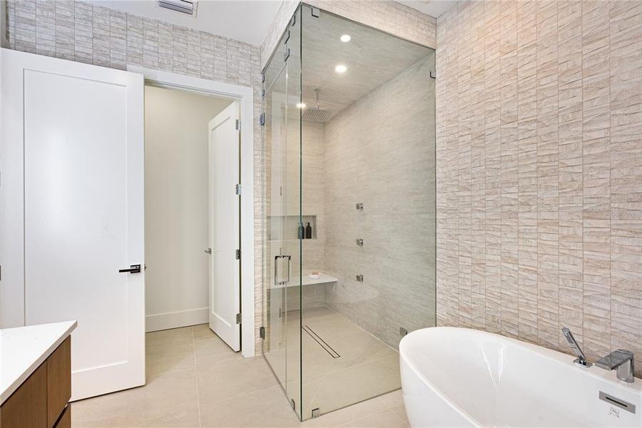 Furnished interior view inside a new home in , Longboat Key (Image 12).