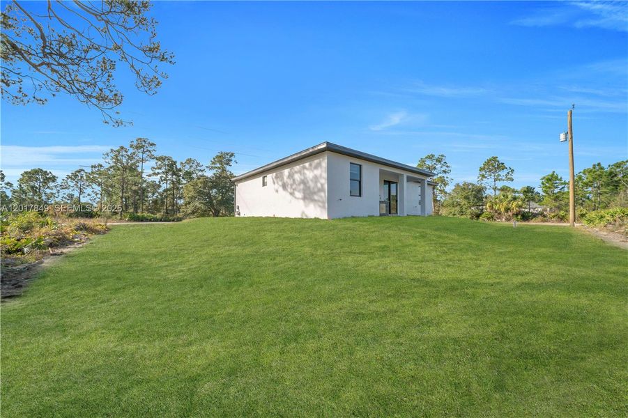 Exterior details and patio area of a home in , Lehigh Acres (Image 3).