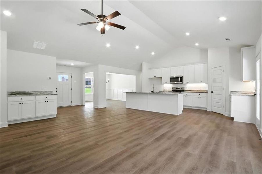 Spacious, unfurnished interior of a new home in , Hartwell (Image 31).