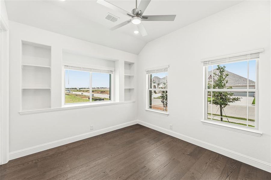 Spacious, unfurnished interior of a new home in Chaparral Park, Oak Point (Image 25). Spacious, unfurnished interior of a new home in Chaparral Park, Oak Point (Image 25).