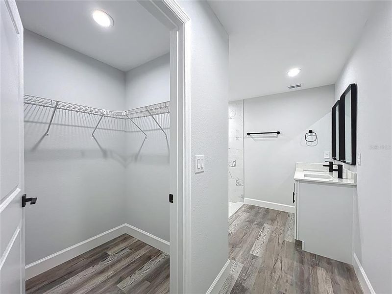 Spacious, unfurnished interior of a new home in , Ocala (Image 29).