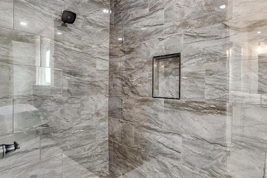 Room details with a tile shower