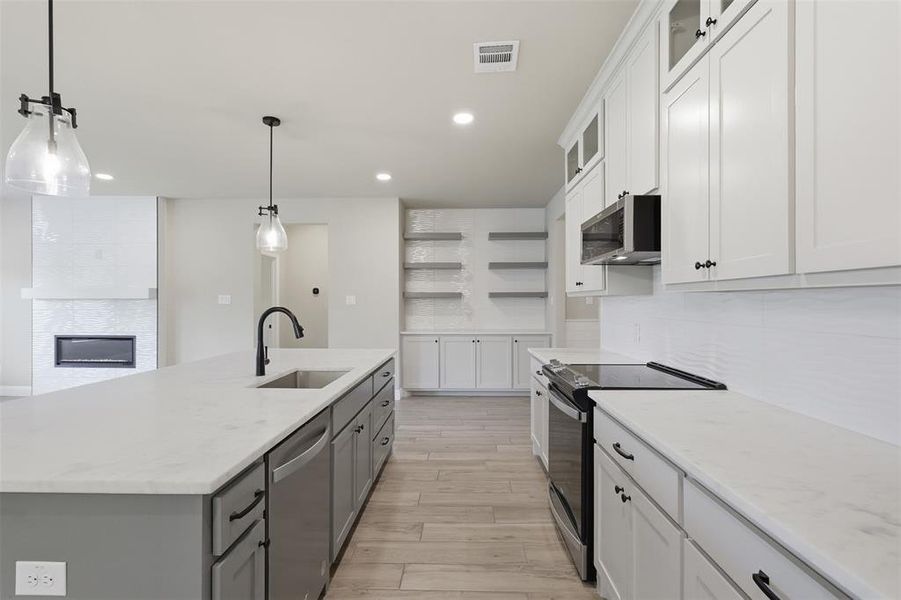 Furnished interior view inside a new home in , Saginaw (Image 13).