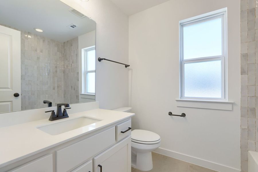 4324 Double Diamond - Full Bathroom