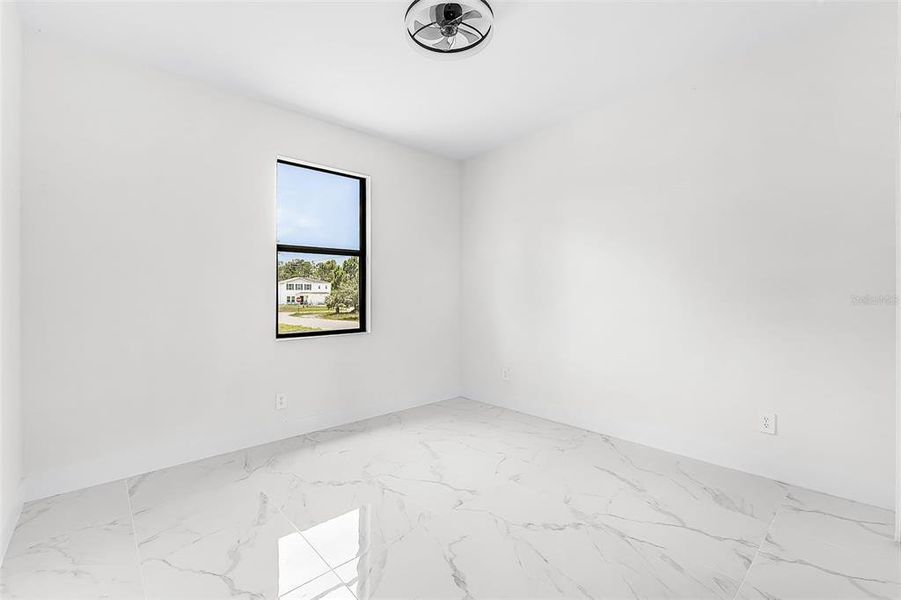 Spacious, unfurnished interior of a new home in , Lehigh Acres (Image 10).
