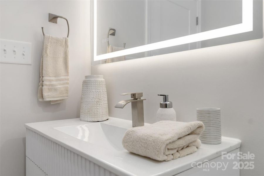 Vanity Mirror with Lighting Vanity Mirror with Lighting