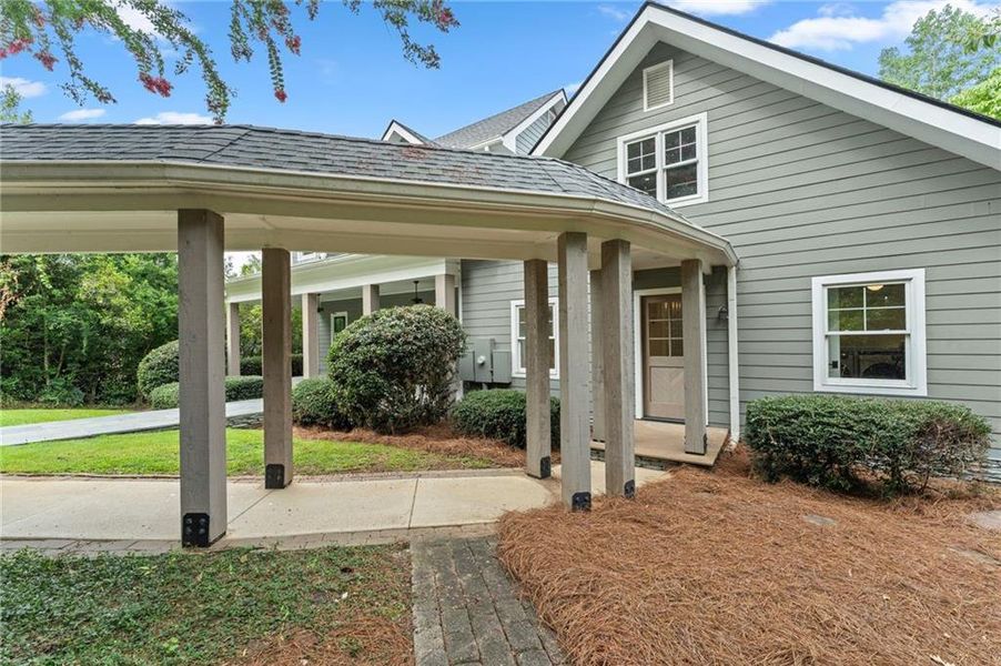 Exterior details and patio area of a home in , Dawsonville (Image 4).