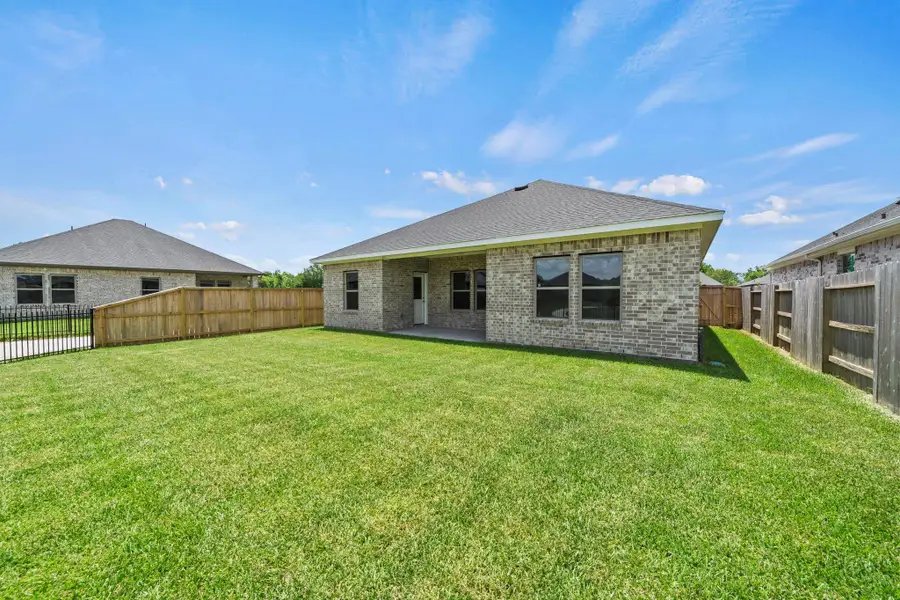Exterior details and patio area of a home in Laurel Landing, Alvin (Image 22).
