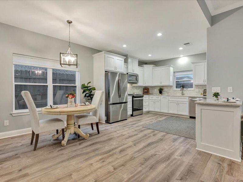 Furnished interior view inside a new home in , Lufkin (Image 14).