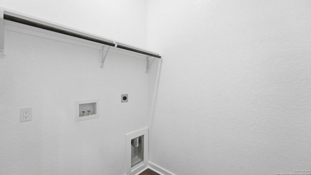 Spacious, unfurnished interior of a new home in , Elmendorf (Image 31).